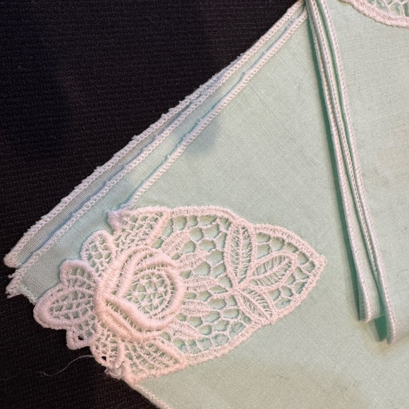 VINTAGE 4 Elegant Lace Trim Napkins 12x12 inchs Lunch Dinner Cocktail MINT Green - Picture 2 of 8
